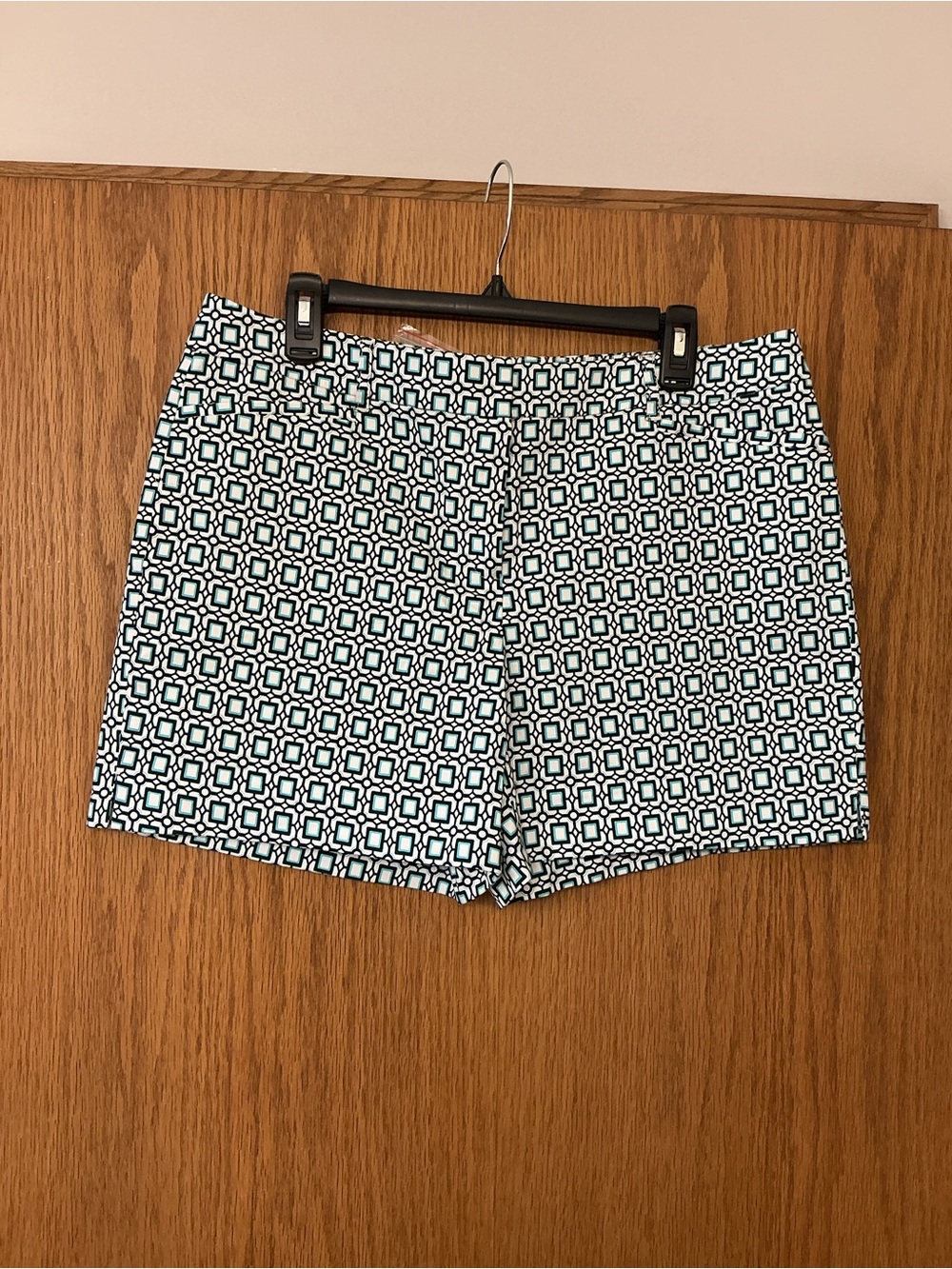 NWT - White House Black Market Black, Aqua & White Geometric Print Shorts - Picture 2 of 9
